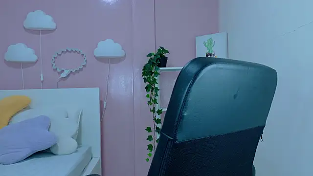 Snapshot of AmmyRouse__ chatting on February 13, 2:24 pm AmmyRouse online show from February 13, 2:24 pm