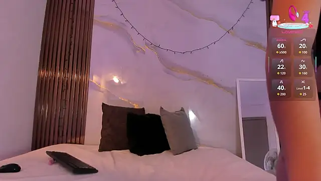 LuciaCute1 online show from February 3, 12:32 pm