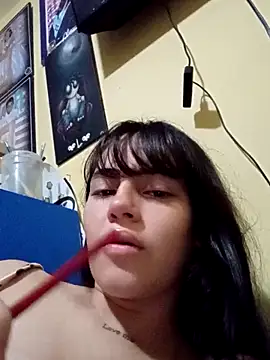 Snapshot of shopialove chatting on February 1, 9:13 pm shopialove online show from February 1, 9:13 pm