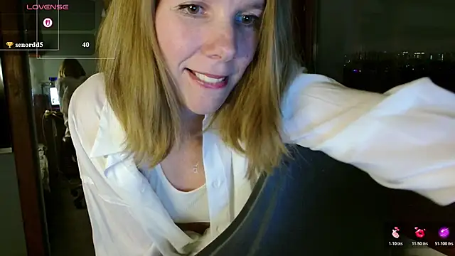 Snapshot of Daisy_Lovely chatting on May 1, 4:33 pm Daisy Lovely online show from May 1, 4:33 pm