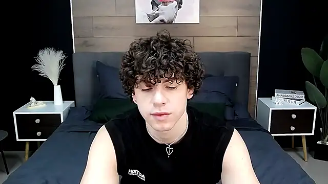 Snapshot of TylerGibson chatting on March 18, 6:38 am TylerGibson online show from March 18, 6:38 am