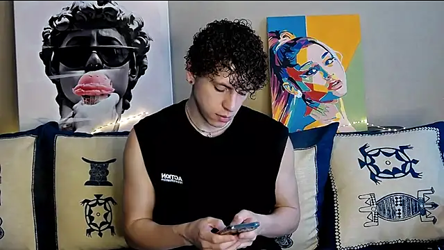 Snapshot of TylerGibson chatting on April 2, 6:11 am TylerGibson online show from April 2, 6:11 am