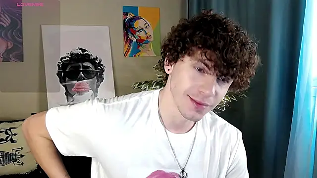 Snapshot of TylerGibson chatting on April 21, 3:24 am TylerGibson online show from April 21, 3:24 am