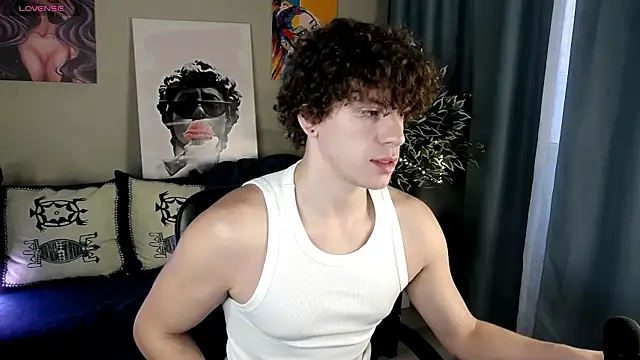 Snapshot of TylerGibson chatting on April 22, 3:42 am TylerGibson online show from April 22, 3:42 am