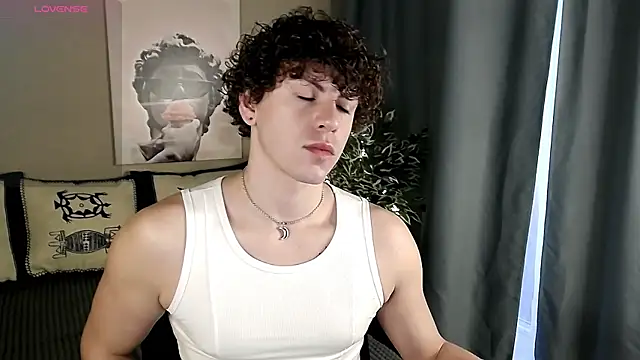 Snapshot of TylerGibson chatting on May 16, 2:52 am TylerGibson online show from May 16, 2:52 am