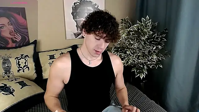 Snapshot of TylerGibson chatting on May 17, 5:05 am TylerGibson online show from May 17, 5:05 am