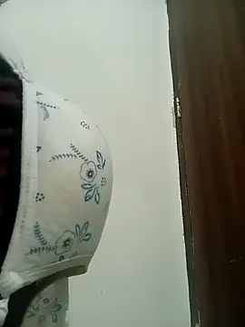 Snapshot of Prajakta123 chatting on February 2, 5:22 pm Prajakta123 online show from February 2, 5:22 pm