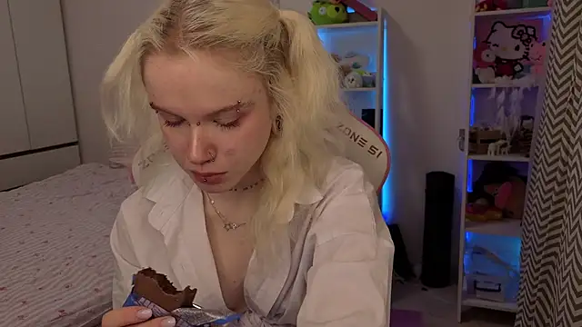 Mia WaterFall online show from March 6, 3:14 am