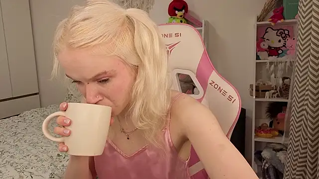 Mia WaterFall online show from March 15, 3:12 am