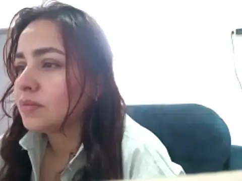 Snapshot of lunitahoney13 chatting on February 19, 2:02 pm lunitahoney13 online show from February 19, 2:02 pm