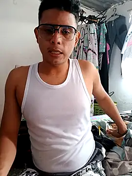 Snapshot of ClarkAndBruno chatting on February 3, 7:41 pm ClarkAndBruno online show from February 3, 7:41 pm