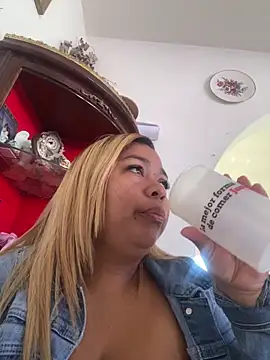 Snapshot of veronica414 chatting on March 23, 12:53 pm veronica414 online show from March 23, 12:53 pm