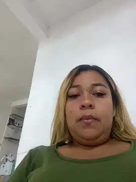 Snapshot of veronica414 chatting on April 14, 12:33 pm veronica414 online show from April 14, 12:33 pm
