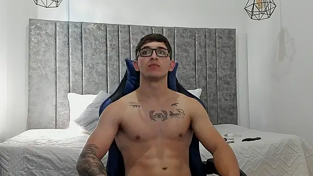 Calvin Hunter online show from February 4, 2:45 pm