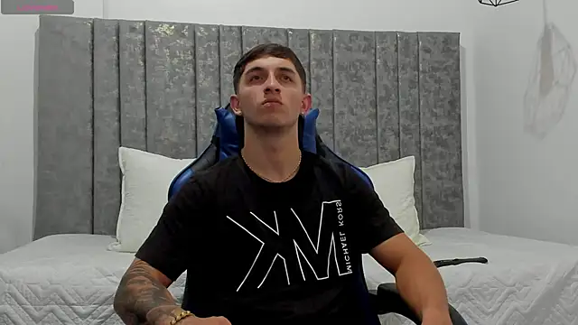 Snapshot of Calvin_Hunter chatting on April 1, 3:07 am Calvin Hunter online show from April 1, 3:07 am