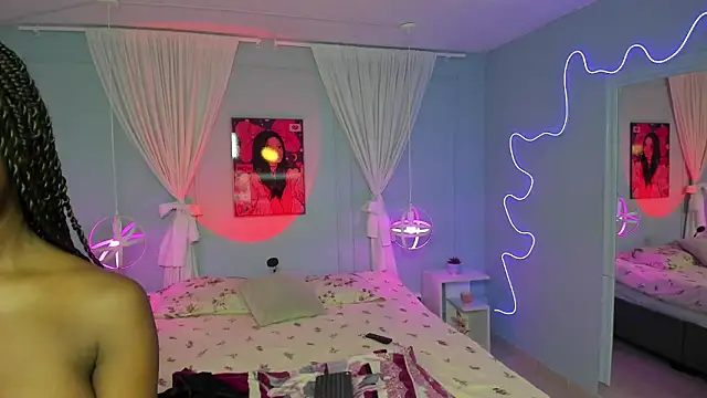 naomi campell online show from February 10, 7:18 pm