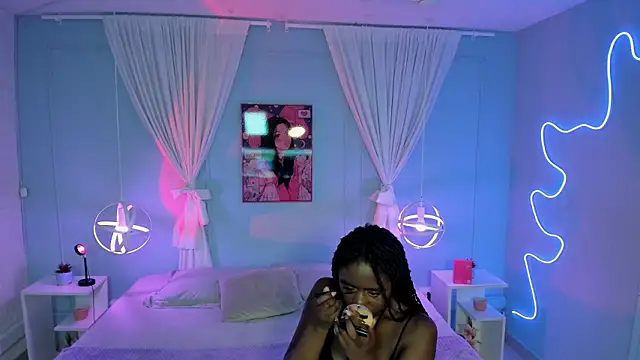 naomi campell online show from March 5, 7:43 pm