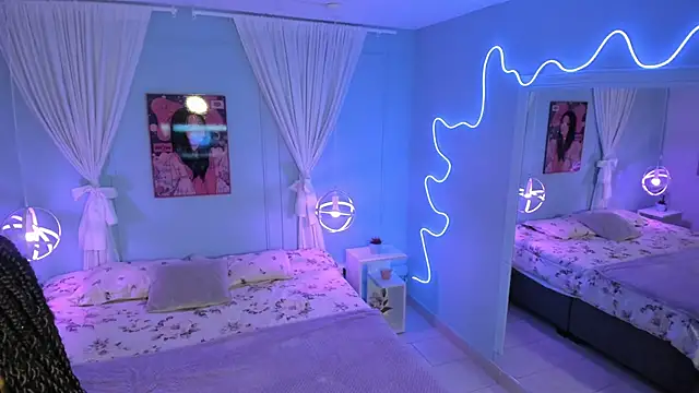 naomi campell online show from March 10, 7:19 pm