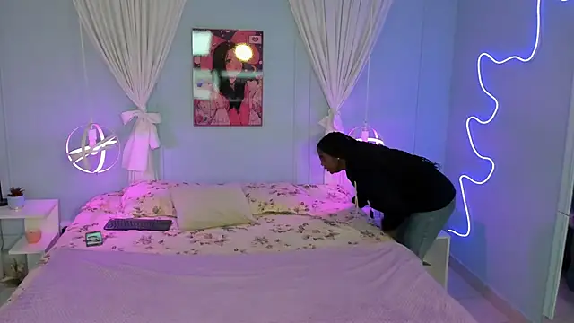 naomi campell online show from March 18, 7:39 pm