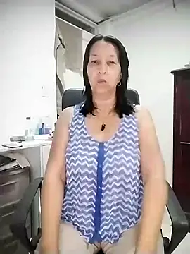Snapshot of RosseLaure chatting on June 15, 11:29 pm RosseLaure online show from June 15, 11:29 pm