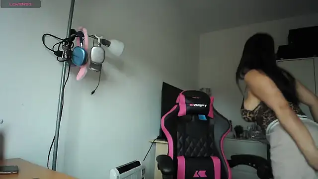 Yulian Milf online show from March 19, 2:32 pm