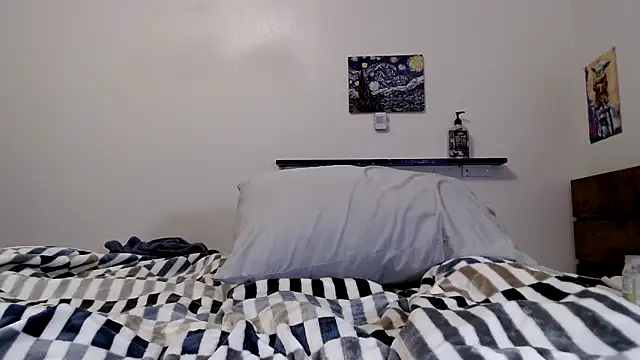 Snapshot of nickytatz chatting on February 15, 8:05 pm nickytatz online show from February 15, 8:05 pm