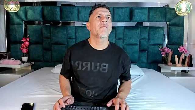 Snapshot of ViceSweet chatting on March 28, 5:29 am ViceSweet online show from March 28, 5:29 am