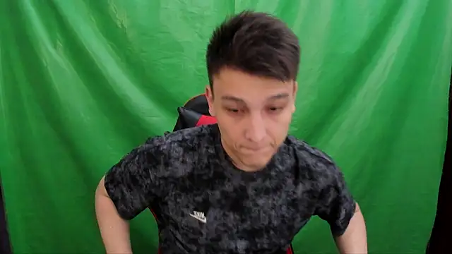 Snapshot of Justin_time111 chatting on April 4, 12:20 am Justin time111 online show from April 4, 12:20 am