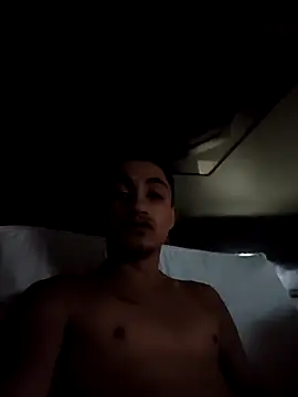 Snapshot of moreno22xx chatting on February 15, 12:47 pm moreno22xx online show from February 15, 12:47 pm