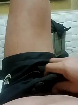 Snapshot of valrj chatting on February 20, 2:41 am valrj online show from February 20, 2:41 am