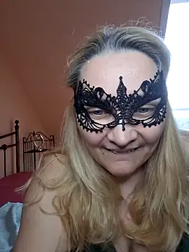 MaskedQueen77 online show from April 15, 3:52 pm
