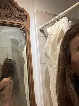 Snapshot of luxxlola chatting on February 3, 7:13 am luxxlola online show from February 3, 7:13 am