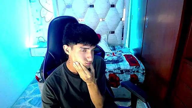 Akyra latinn online show from March 30, 9:27 pm