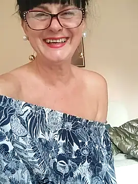 Snapshot of AliceSwan57 chatting on July 18, 4:00 pm AliceSwan57 online show from July 18, 4:00 pm