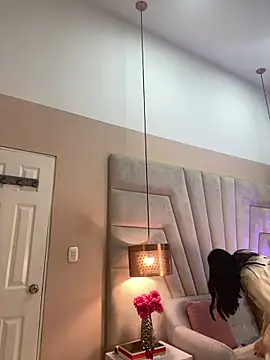 JuliaaVega online show from February 25, 12:15 pm