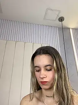 JuliaColemann online show from February 11, 12:10 pm