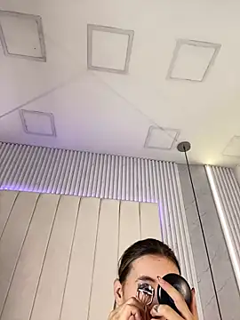 JuliaColemann online show from February 12, 12:00 pm