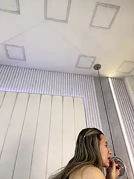 JuliaColemann online show from February 18, 12:12 pm