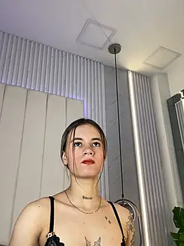 JuliaColemann online show from March 24, 12:10 pm