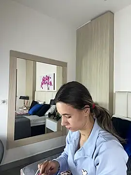 JuliaColemann online show from June 24, 11:53 am