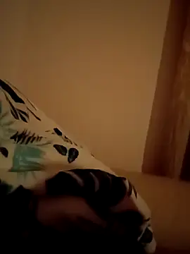 Snapshot of biondand chatting on February 14, 1:24 am biondand online show from February 14, 1:24 am