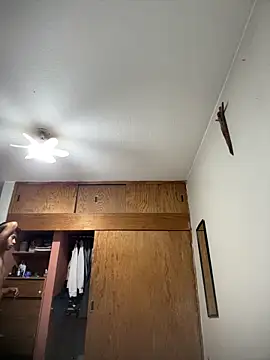 Jleonardolr online show from April 5, 1:41 pm