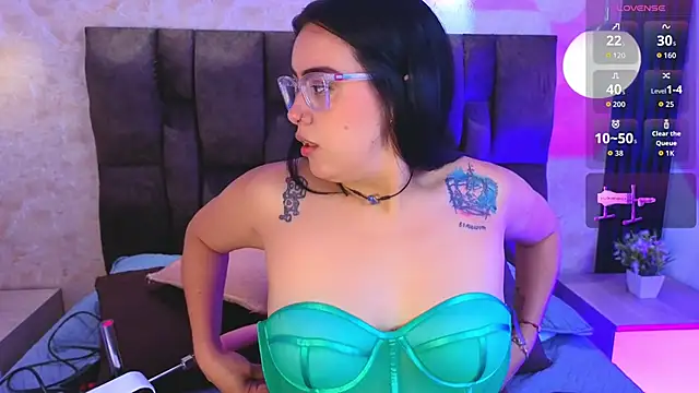 Snapshot of vicky_grey chatting on March 11, 12:33 pm vicky grey online show from March 11, 12:33 pm