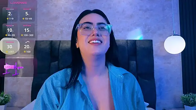 Snapshot of vicky_grey chatting on April 1, 2:14 pm vicky grey online show from April 1, 2:14 pm