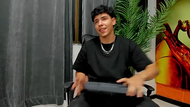 Snapshot of Tobias_Vega chatting on March 21, 8:08 am Tobias Vega online show from March 21, 8:08 am