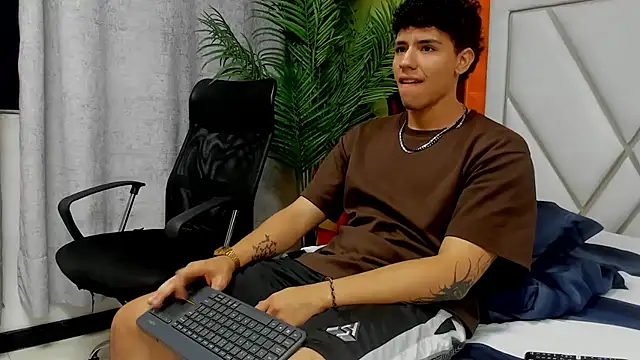 Tobias Vega online show from April 27, 11:36 pm