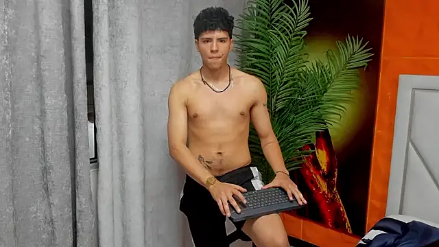 Tobias Vega online show from April 28, 3:11 am