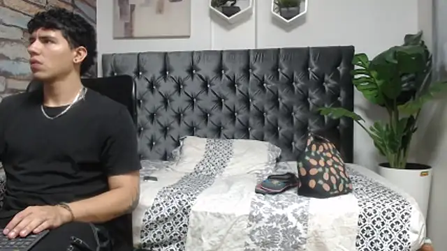 Tobias Vega online show from May 8, 3:23 am