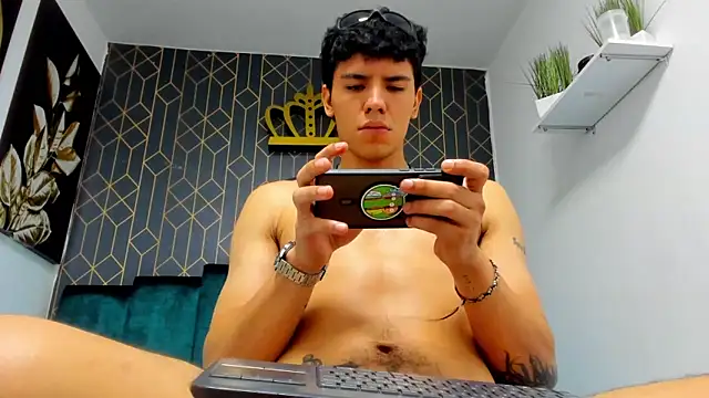 Tobias Vega online show from May 12, 8:00 am
