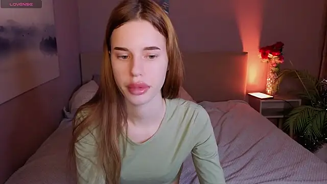 Snapshot of Anna_Lumina chatting on April 1, 8:17 pm Anna Lumina online show from April 1, 8:17 pm